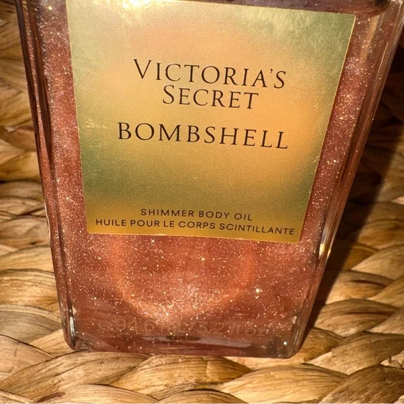Victoria’s Secret Bombshell Shimmer Body Oil - Picture 2 of 3